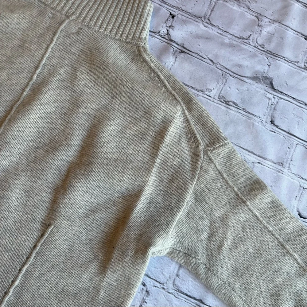 Saks Fifth Avenue 100% Cashmere Sweater Womens Large Gray Neural Quiet Luxury - Picture 7 of 16